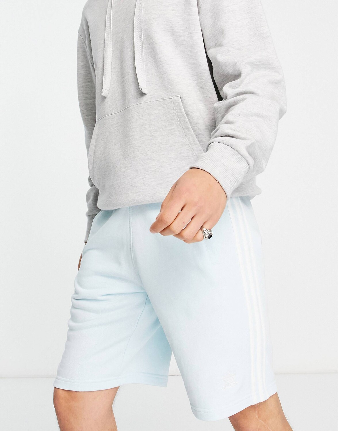 

Пастельные синие шорты с 3 полосками adidas Originals Adicolor