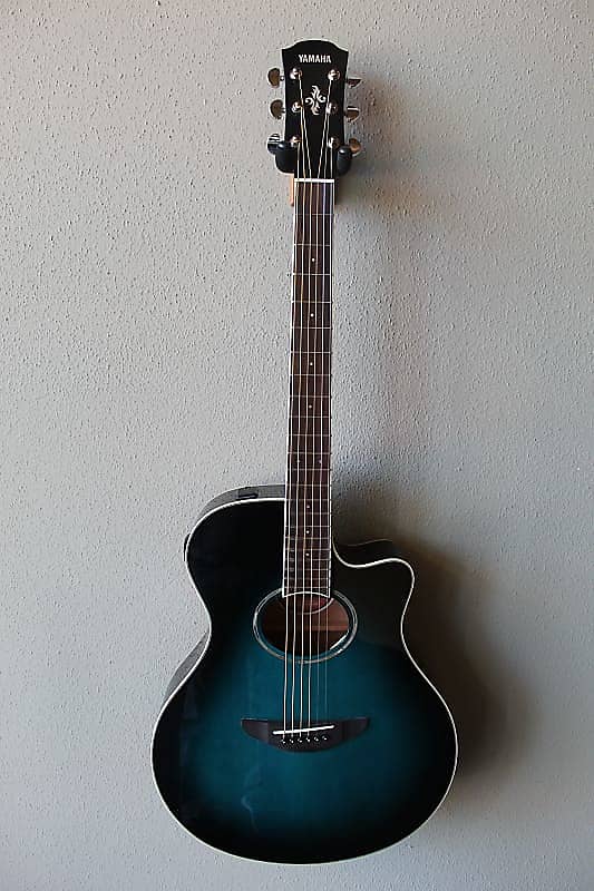 Абсолютно новая акустическая/электрическая гитара Yamaha APX600 с сумкой для переноски - Blue Burst APX600 Thinline with Electronics