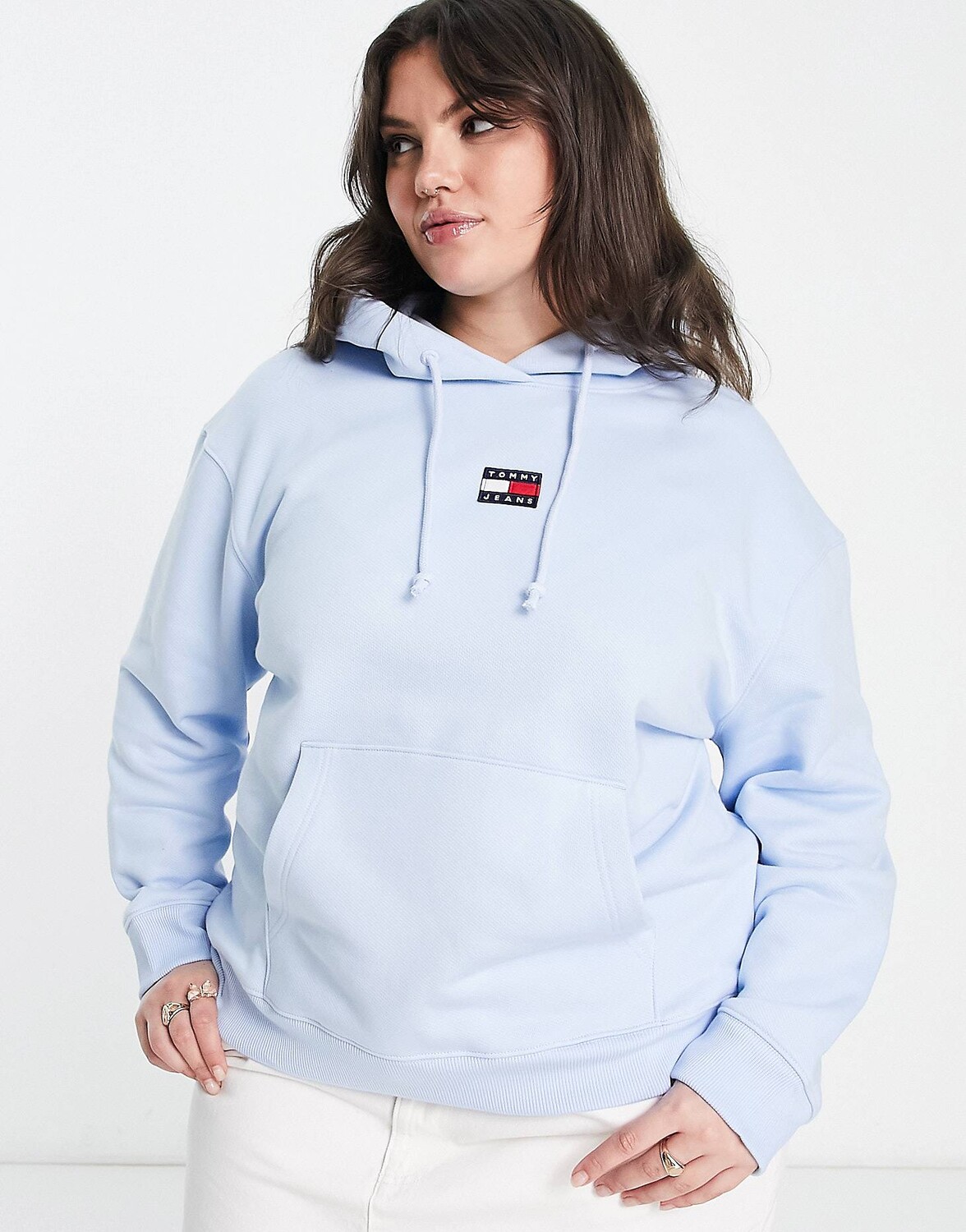 

Худи синего цвета с флагом Tommy Jeans Plus
