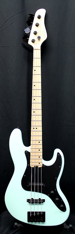 Schecter J-4 Maple Fingerboard Electric Bass Guitar Морская пена Зеленая черная накладка J-4 Maple Fingerboard Electric Bass Guitar Black Pickguard