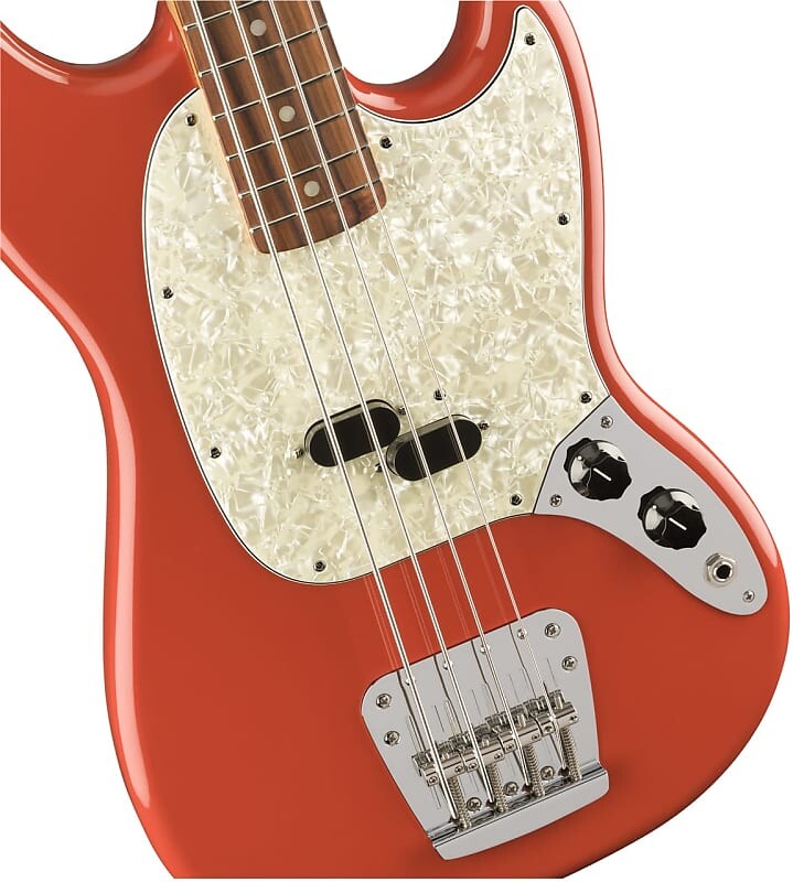 

Бас-гитара Fender Vintera ‘60s Mustang, накладка на гриф Pau Ferro, красный цвет Fiesta с сумкой Deluxe Gig Bag Vintera ‘60s Mustang Bass