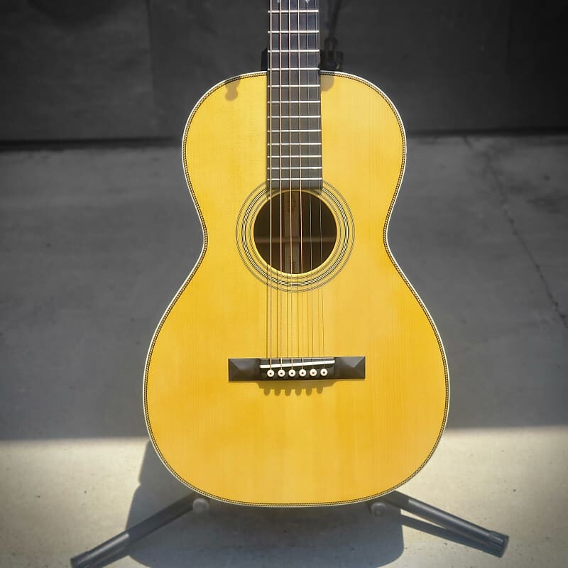 

MARTIN ONE OFF CUSTOM SHOP 012F БОДИ COCOBOLO ТОП ADIRONDACK C21050118