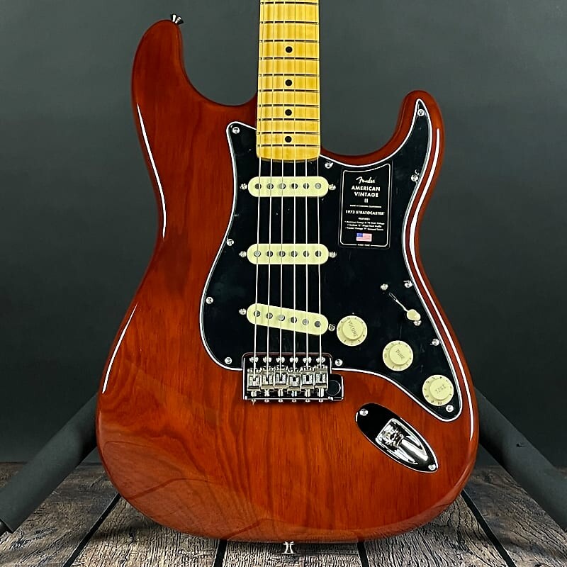 

Fender American Vintage II 1973 Stratocaster, кленовый гриф - мокко (V12169) American II Stratocaster