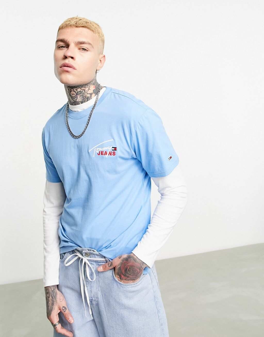 

Синяя классическая футболка с фирменным логотипом Tommy Jeans, Синий