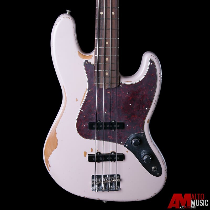 

Бас-гитара Fender Flea Signature Road Worn Electric Bass в розовом корпусе с сумкой для переноски 0141020356