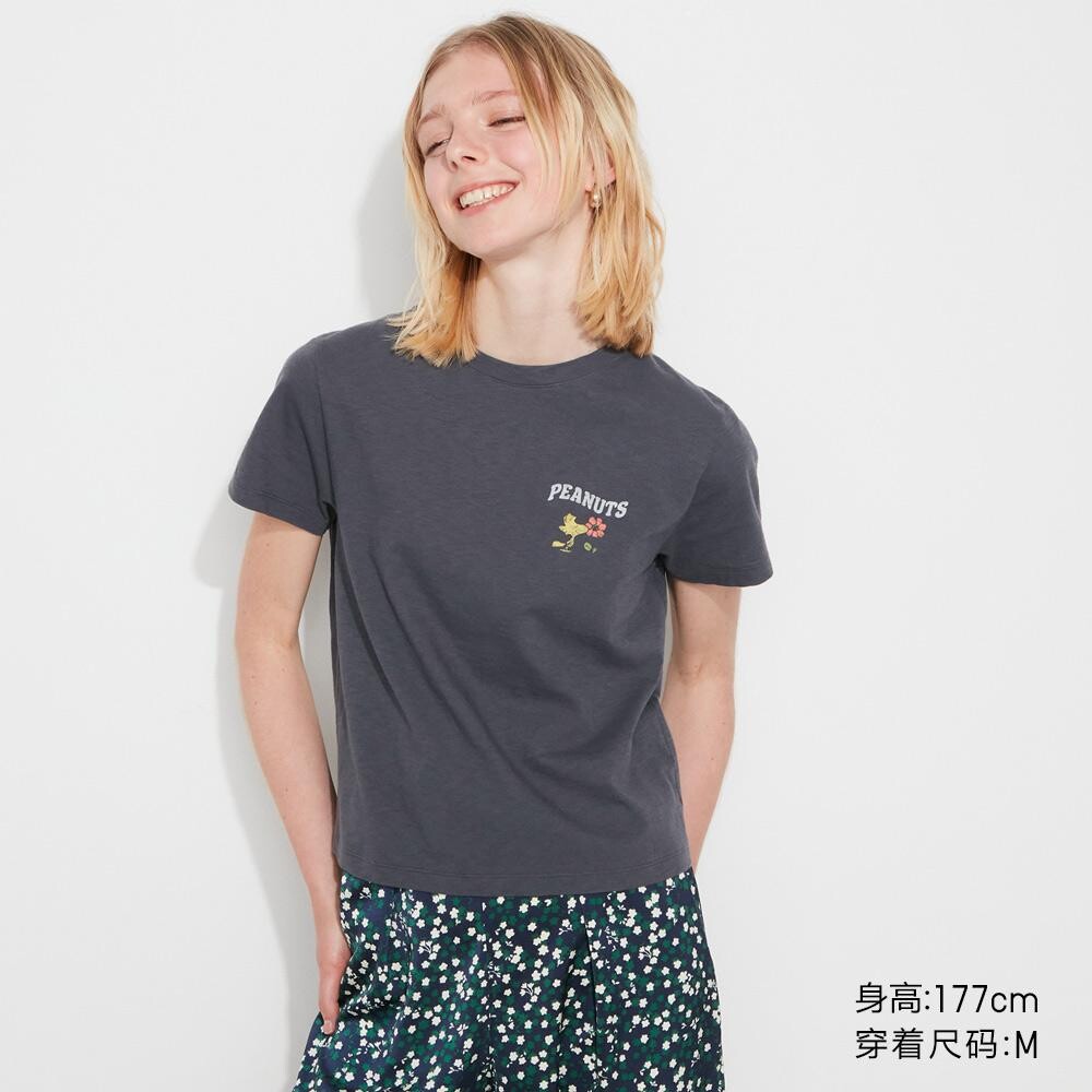

Футболка с принтом Uniqlo, серый