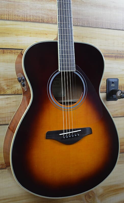 

Новая акустическая электрогитара Yamaha FSTA Concert TransAcoustic Brown Sunburst