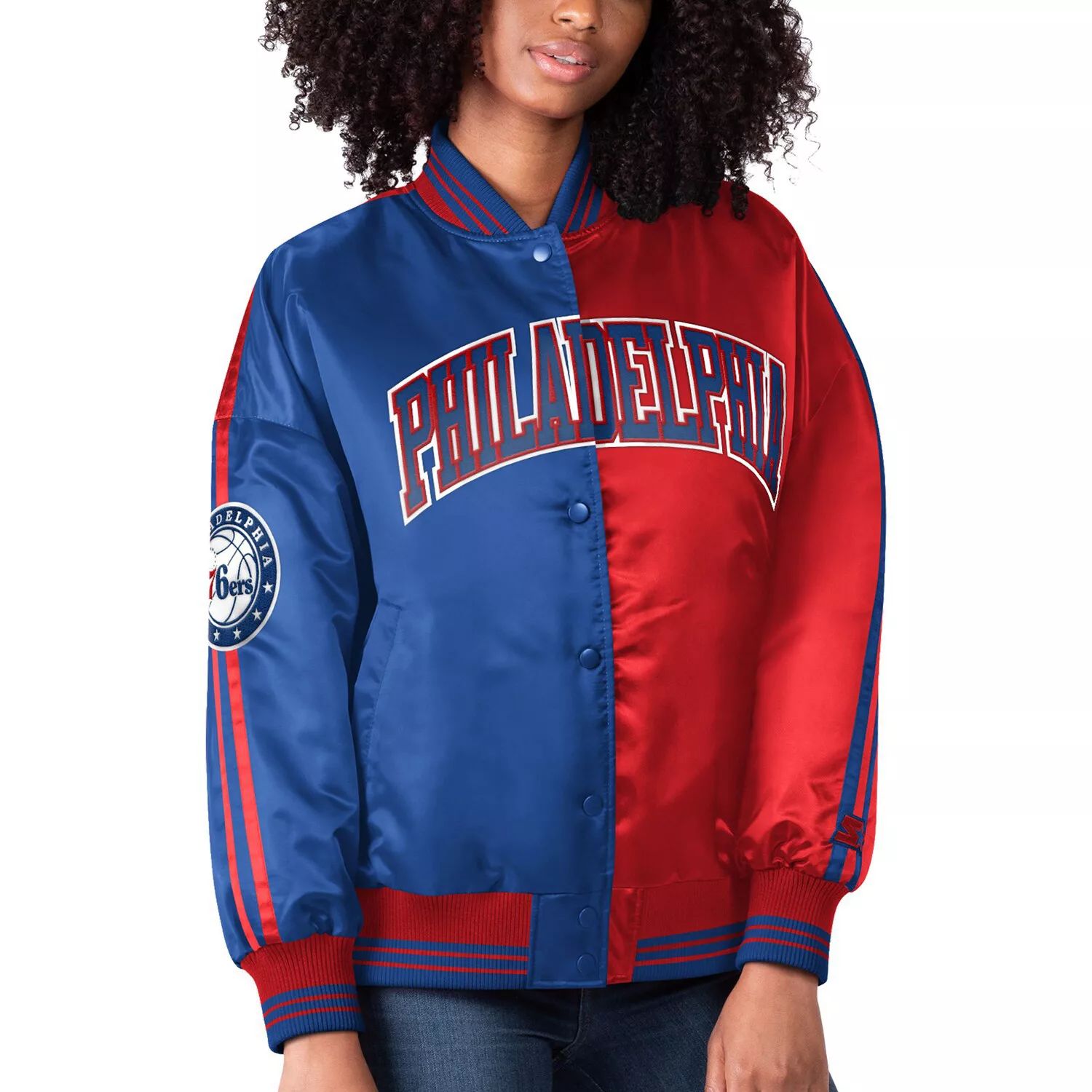 цена Женская стартовая атласная университетская куртка с длинными кнопками королевского/красного цвета Philadelphia 76ers с разрезом Starter