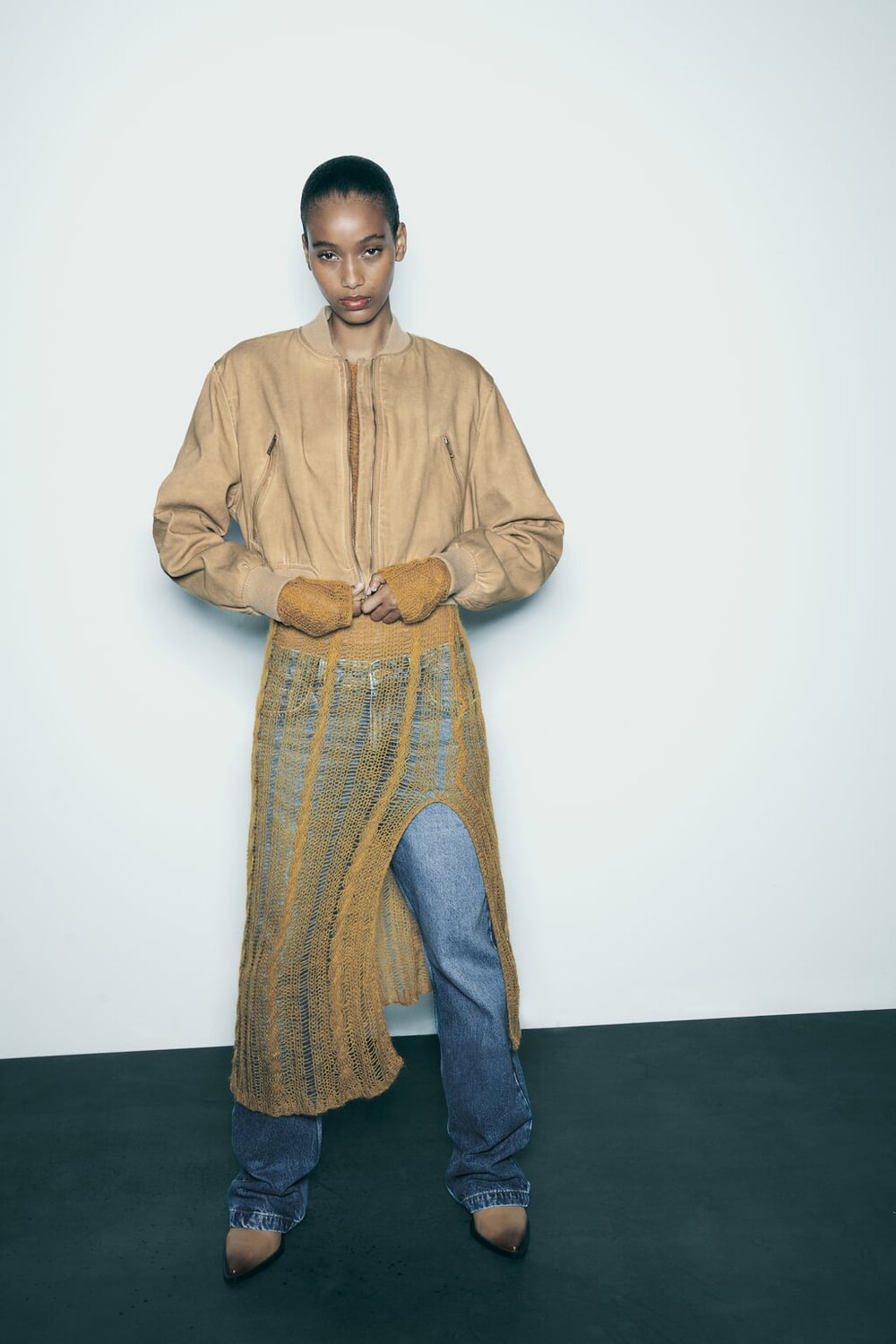 

Бомбер с выцветшим эффектом ZARA, кэмел