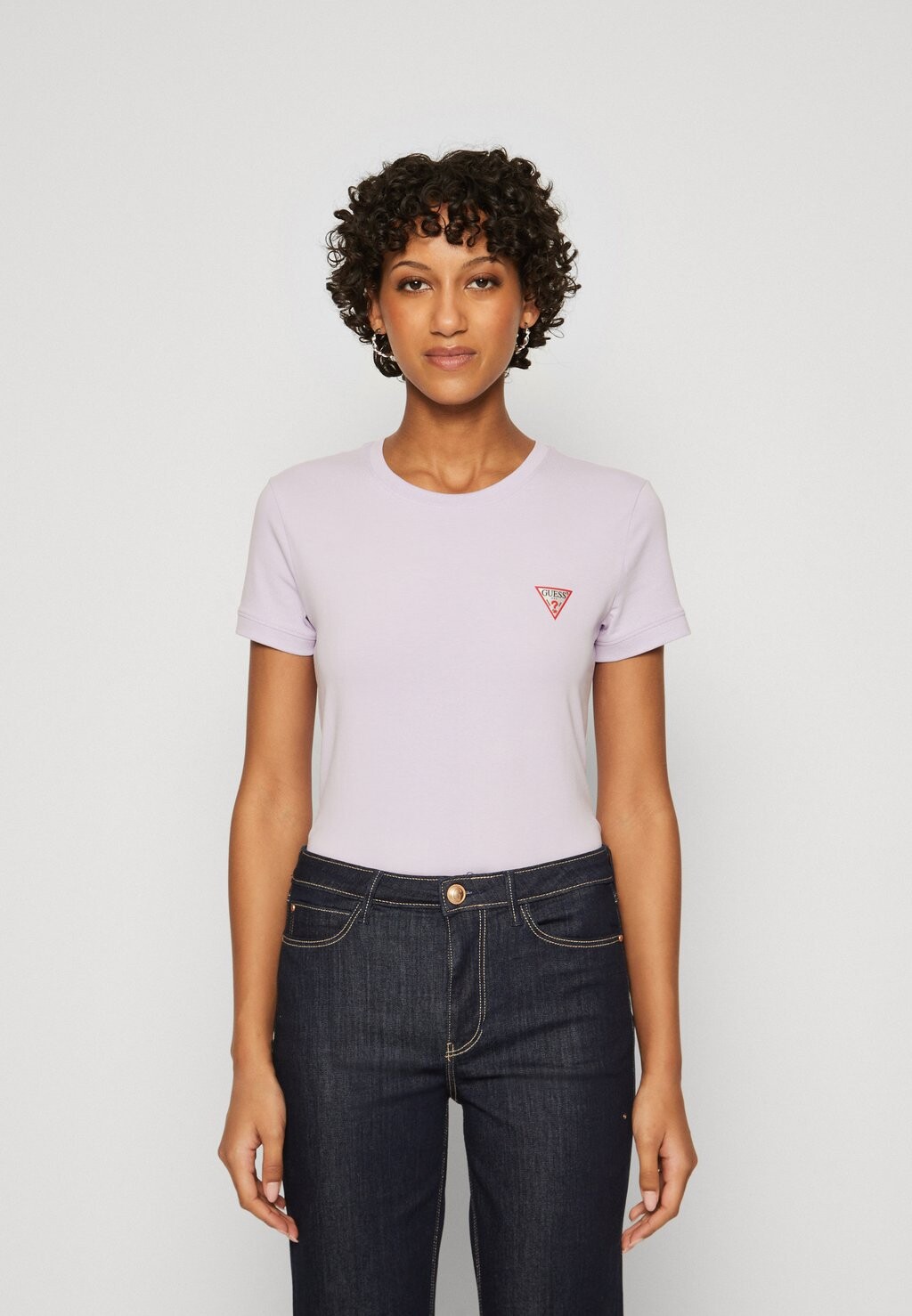 

Базовая футболка Guess, сирень