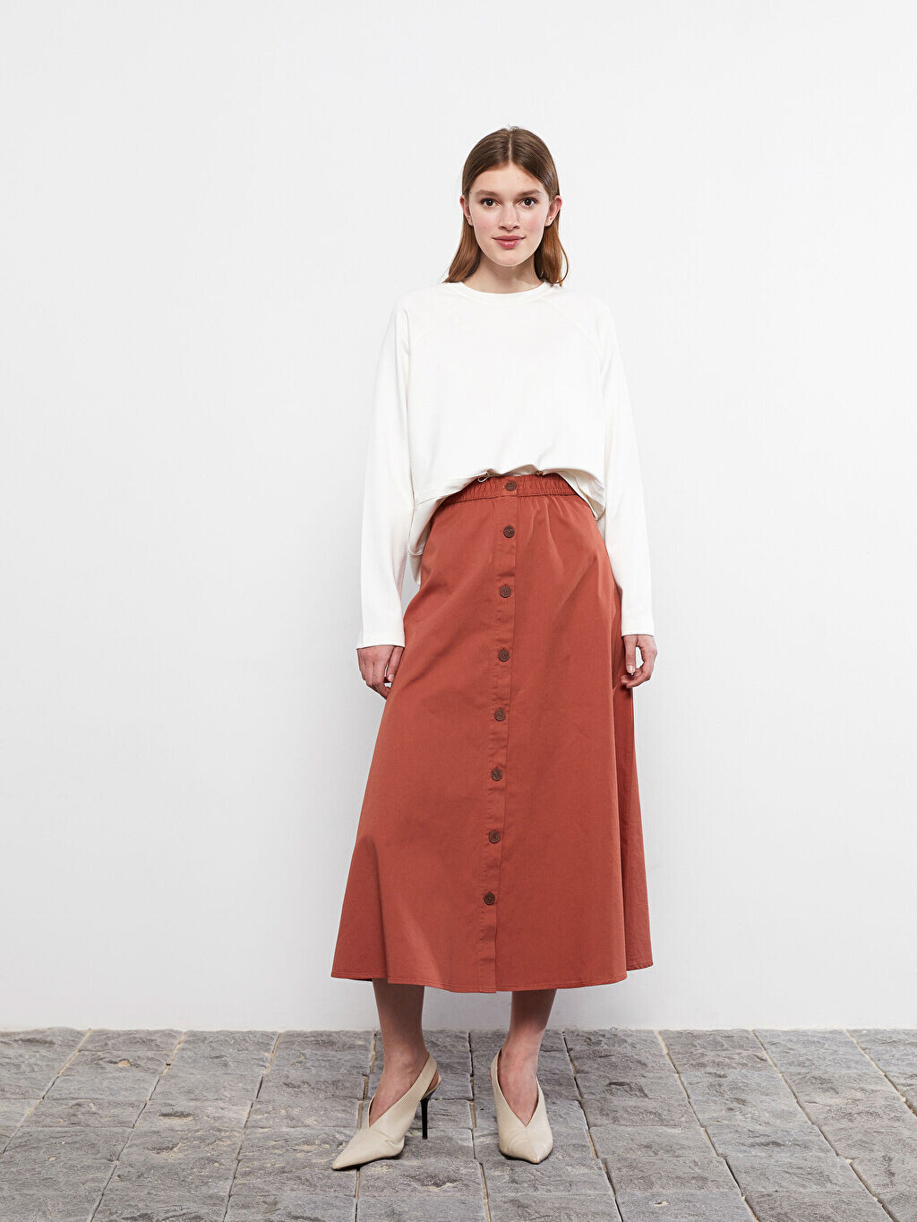 

Простая Женская юбка из габардина с эластичной талией и пуговицами LCW Modest
