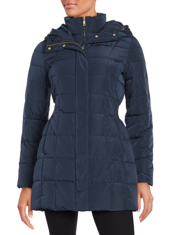 

Стеганое пуховое пальто с капюшоном и присборенной талией Cole Haan Navy, Серый