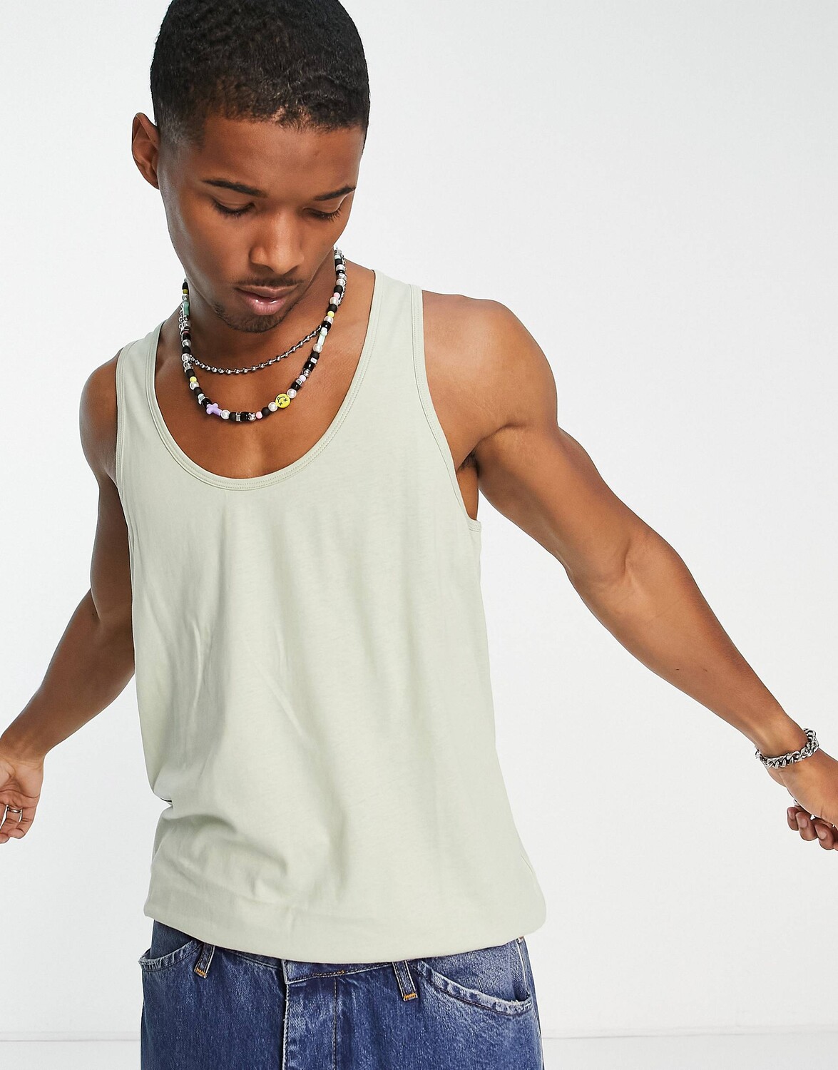 

Жилет цвета хаки с круглым вырезом ASOS DESIGN