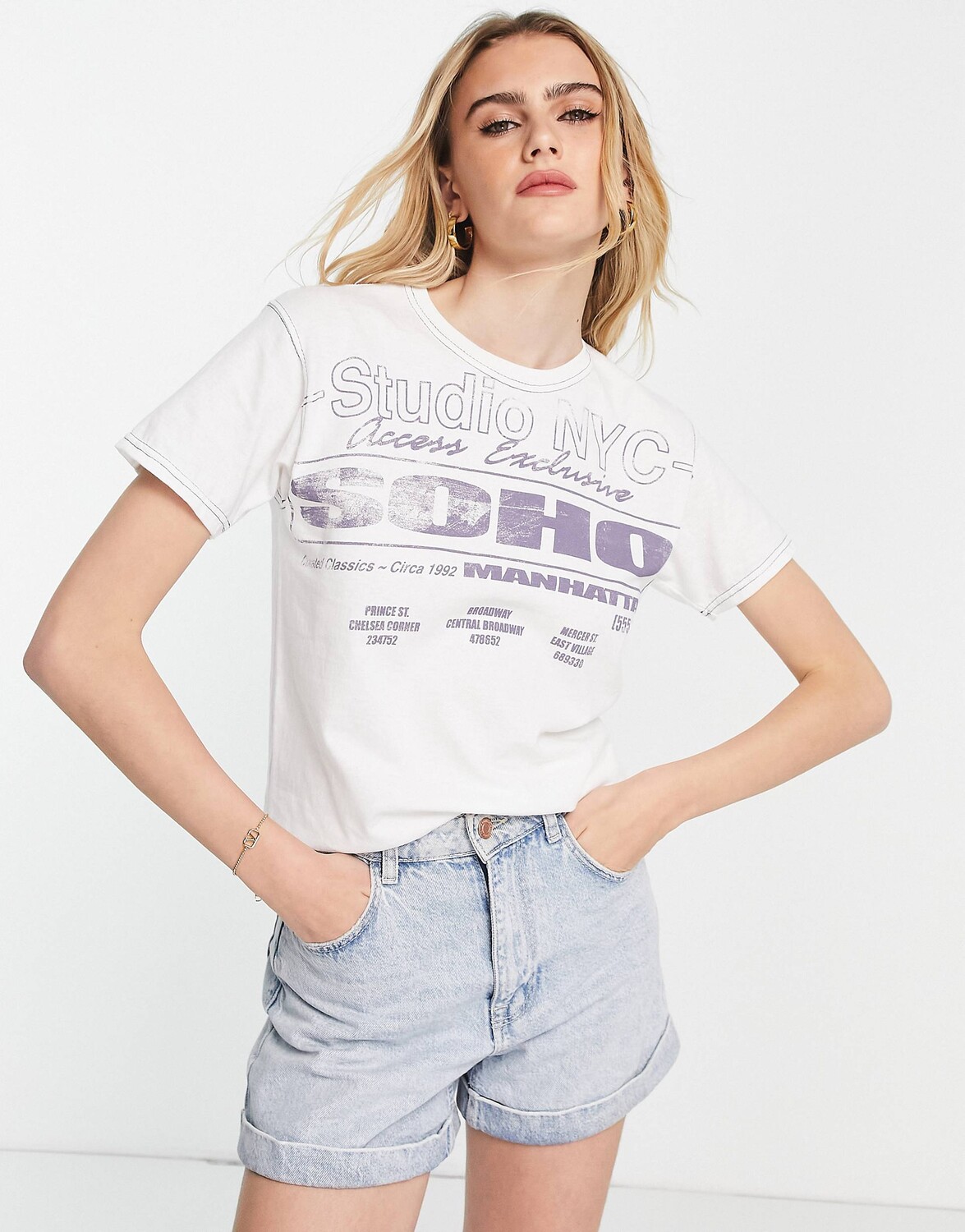 

Белая футболка Topshop studio NYC