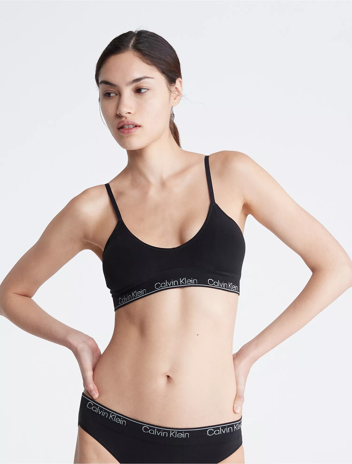 

Бесшовный бюстгальтер Calvin Klein Naturals Modern Lightly Lined Triangle, черный