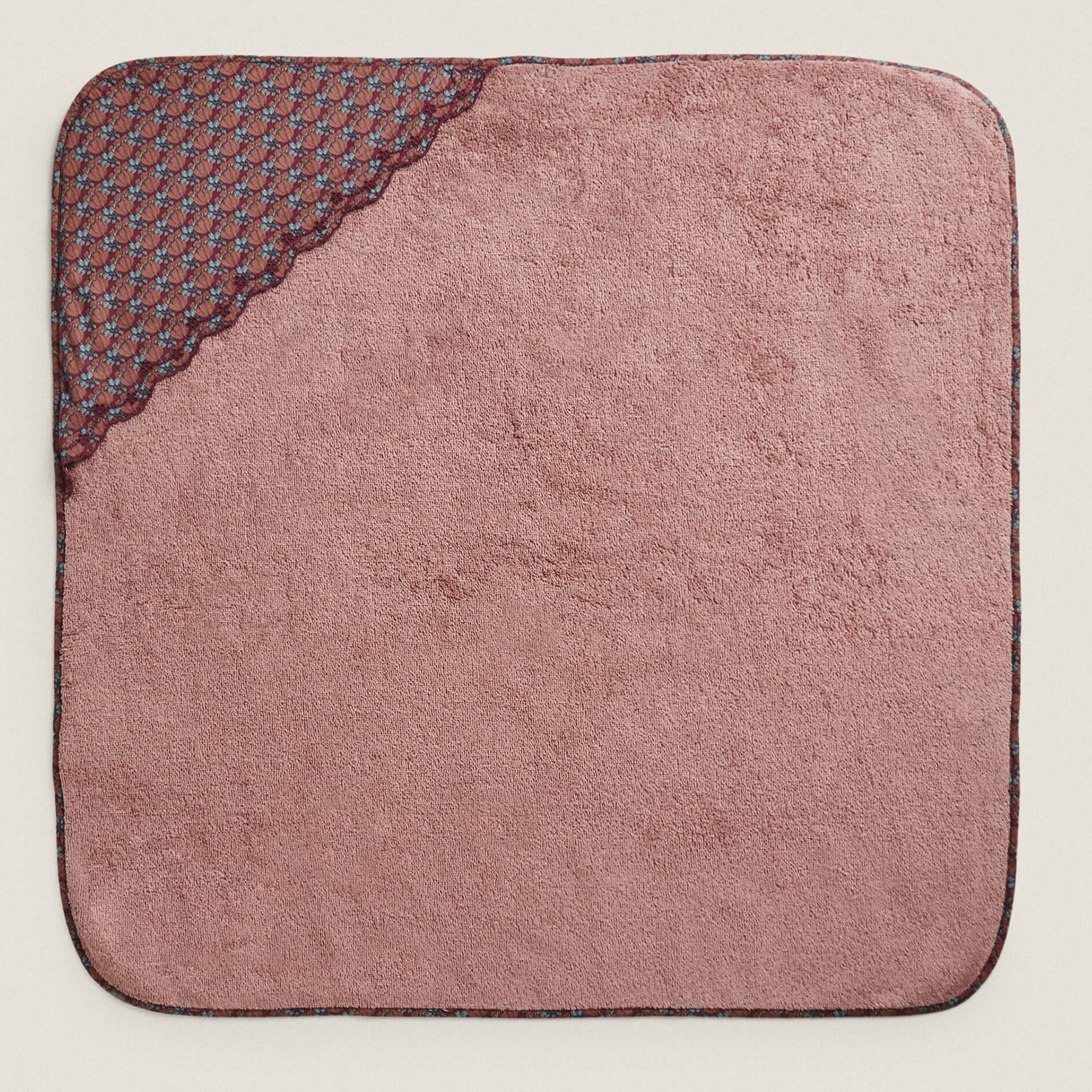 Полотенце с уголком Zara Home Made With Liberty Fabric Children’s полотенце детское nat с капюшоном с вышивкой и аппликация зайка розовый рост 116 134