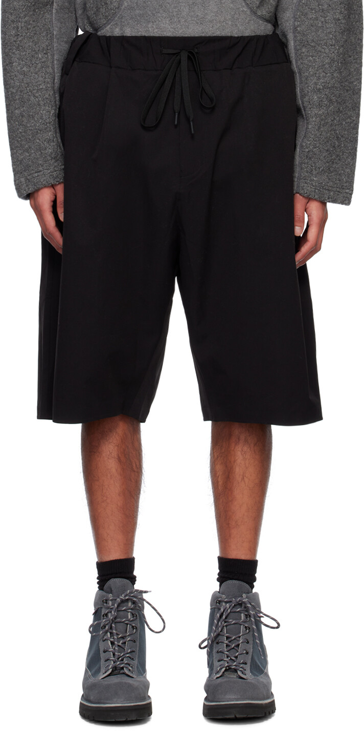 

Черные шорты Саруэль White Mountaineering︎