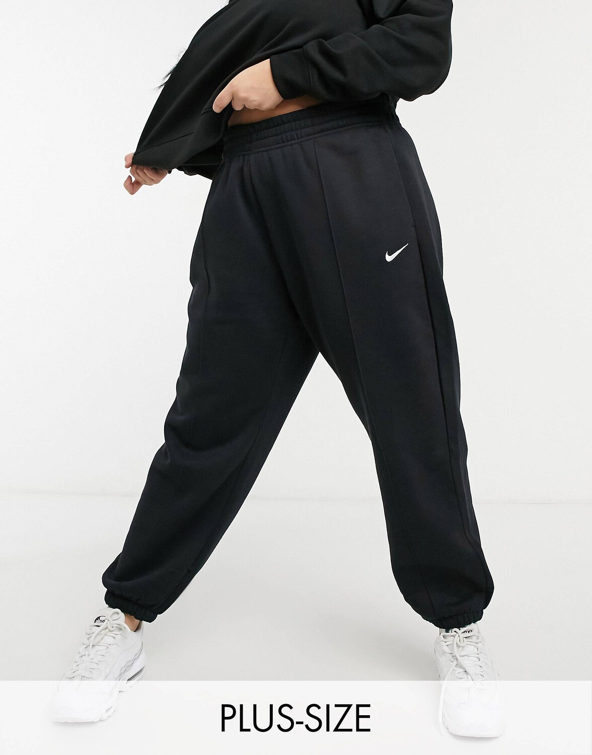 

Черные джоггеры свободного кроя с мини-галочкой Nike Plus