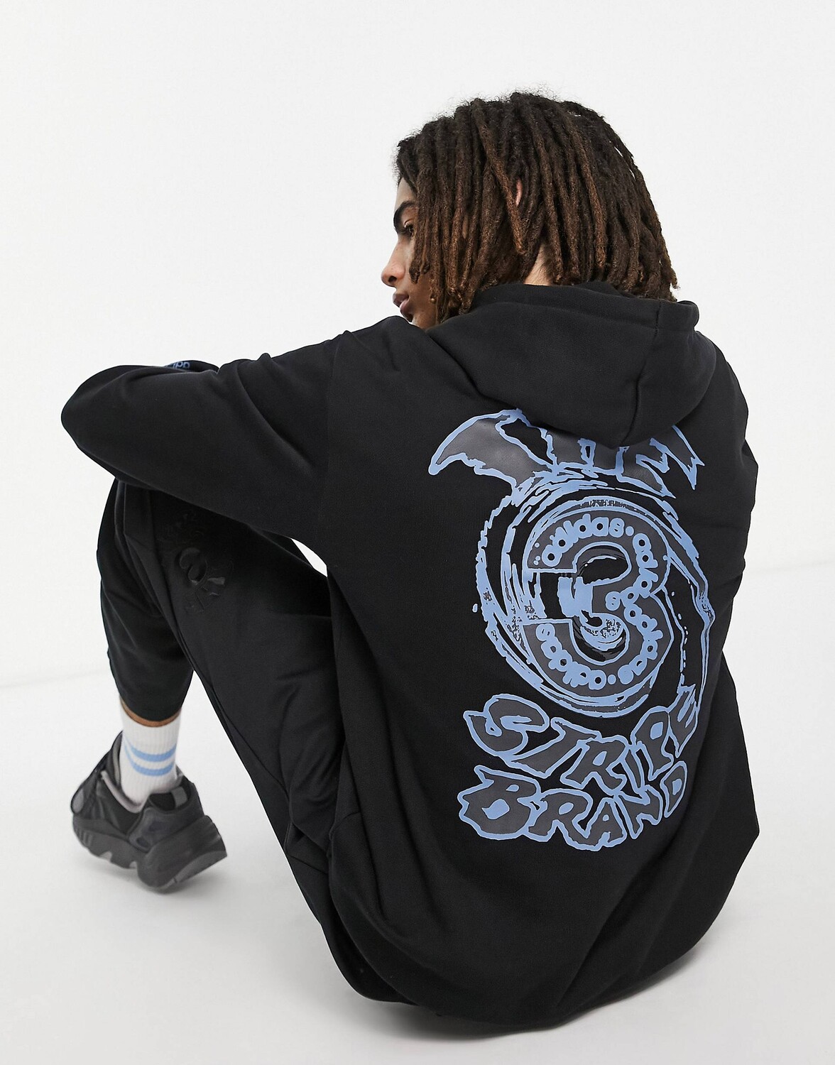 

Худи черного цвета adidas Originals Campus