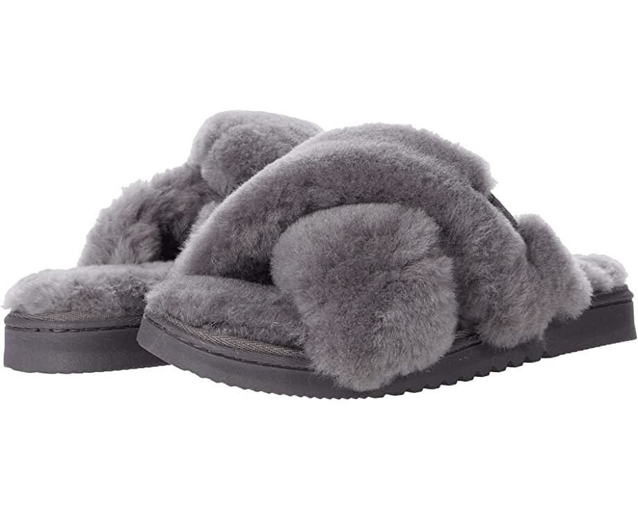 

Слипперы New Castle Genuine Shearling Cross Band Slide FIRESIDE by Dearfoams, серый