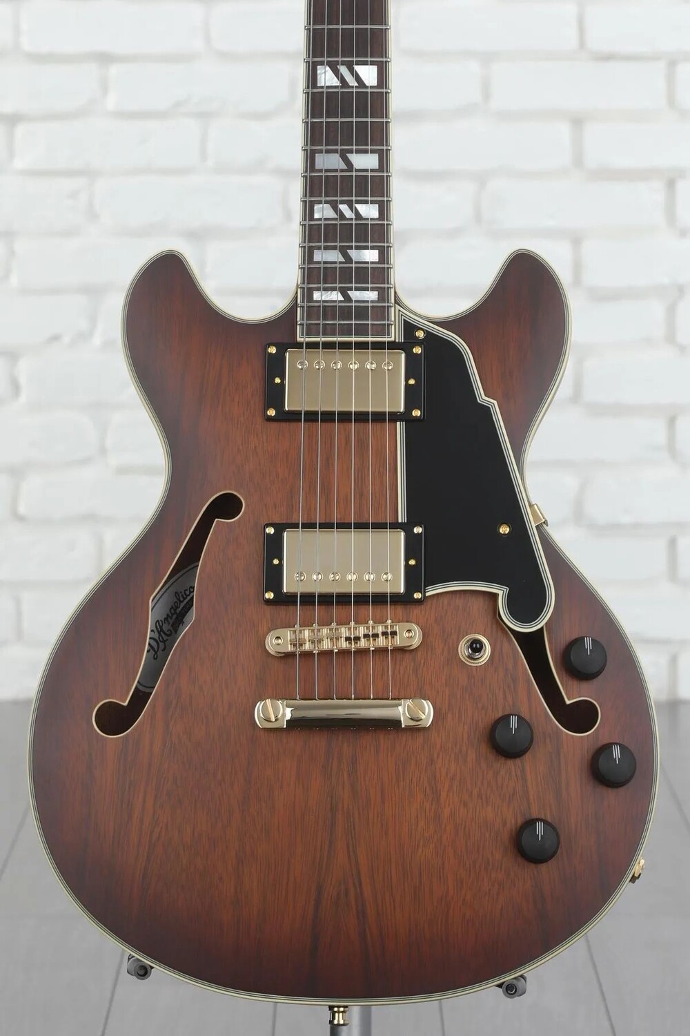 

Электрогитара D'Angelico Deluxe Mini DC с полуполым корпусом - Satin Brown Burst