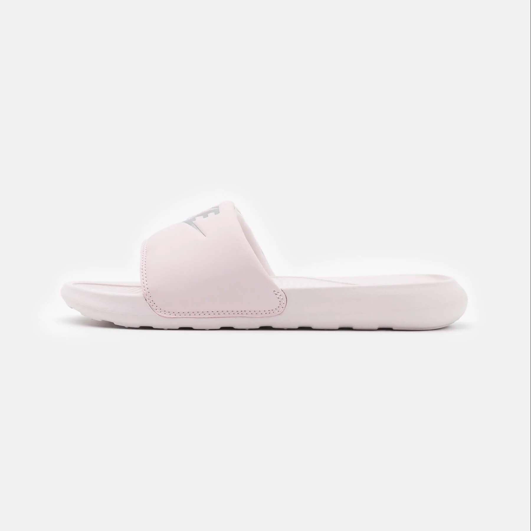 Шлепанцы на плоской подошве Унисекс Nike Sportswear Victori One Slide, светло-розовый/серебристый женские кожаные шлепанцы с блестками простые шлепанцы большого размера с круглым носком на плоской подошве 2022