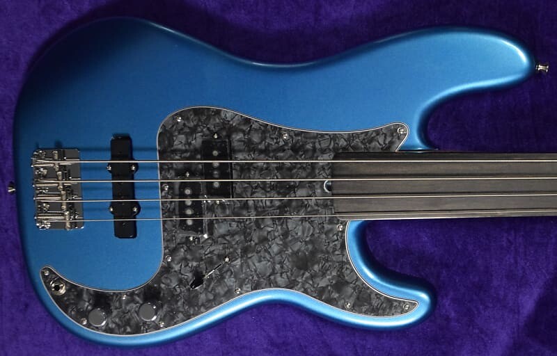 

Fender Tony Franklin Fretless Precision, цвет Лейк-Плэсид синий/черный. Fender Tony Fretless Precision