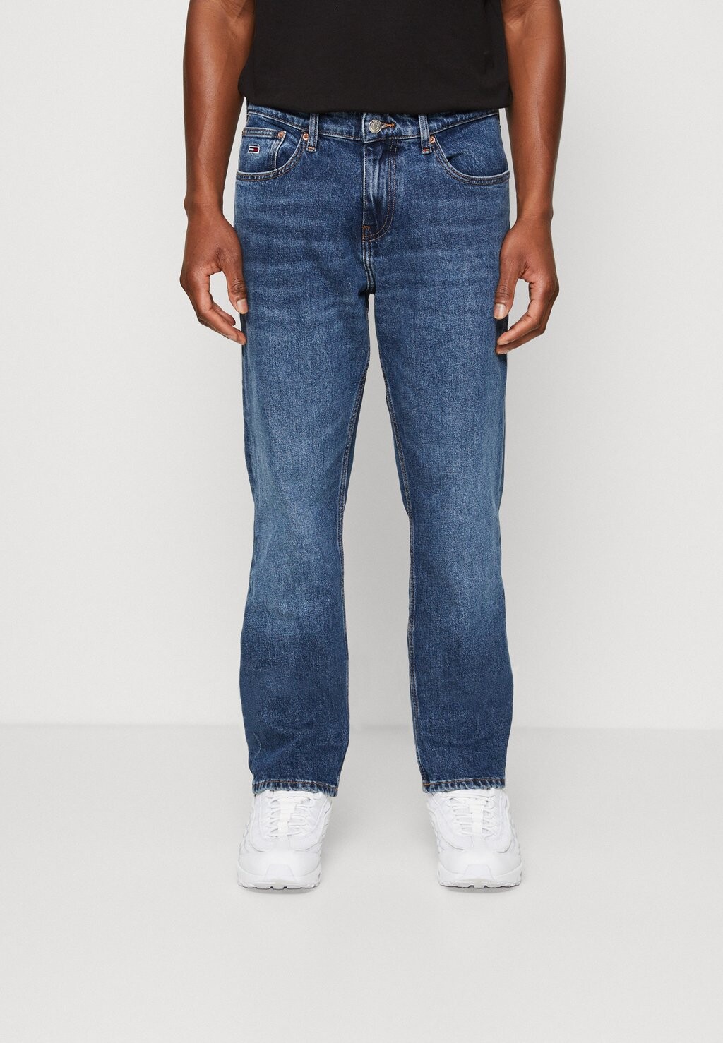 

Джинсы прямого кроя Tommy Jeans