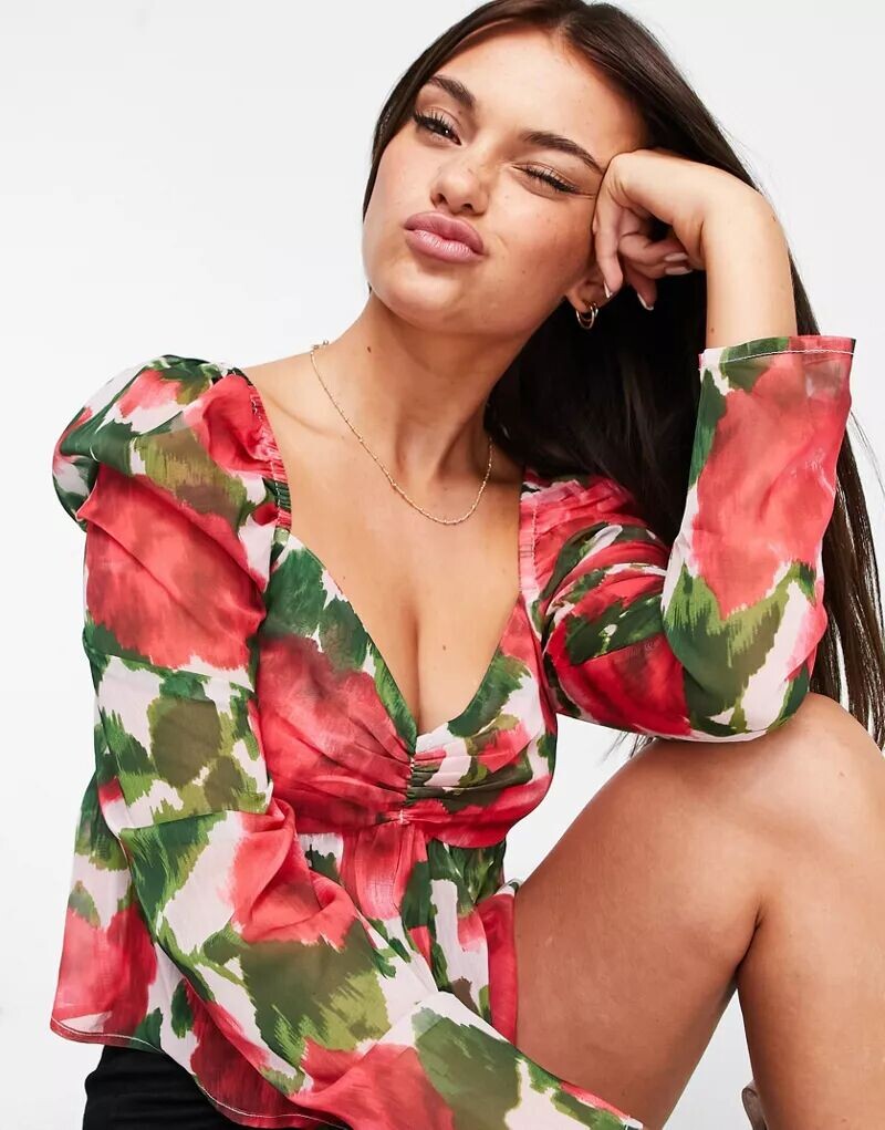 

Шифоновый топ Miss Selfridge со сборками спереди и пушистым принтом в виде роз