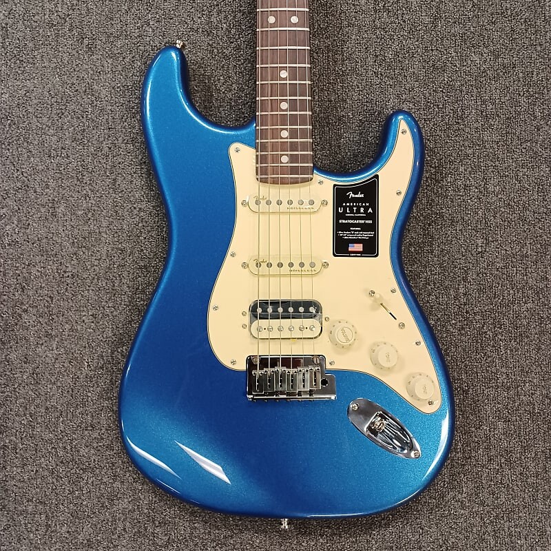 

Fender American Ultra Stratocaster HSS — синяя кобра