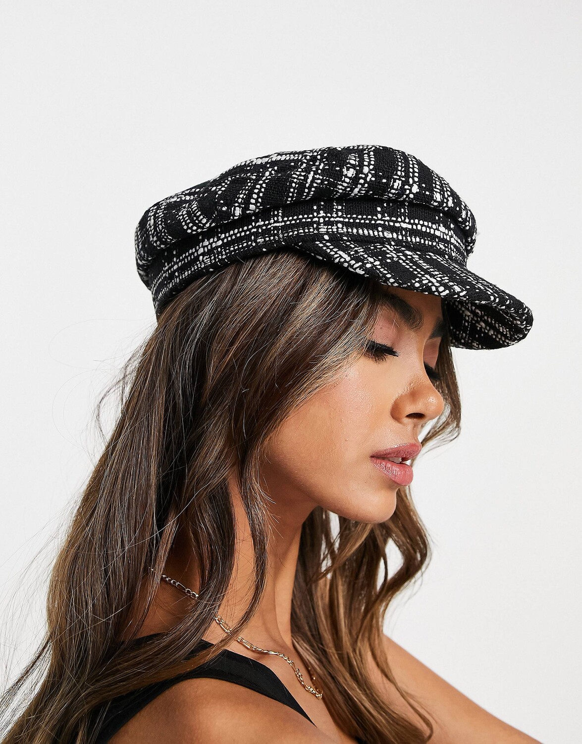 

Черная шапка из букле с высокой короной ASOS DESIGN