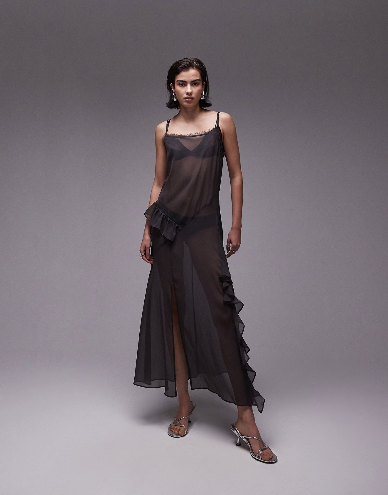 Платье Topshop See-through Maxi With Ruffles, темно-серый платье макси серебристого цвета с эффектом металлик topshop