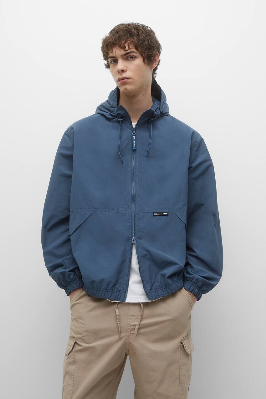 

Легкая куртка Pull&Bear