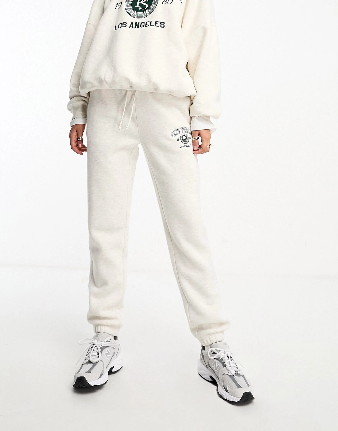 

Брюки-джоггеры Pacsun Collegiate Slogan Slim Co-ord, кремовый