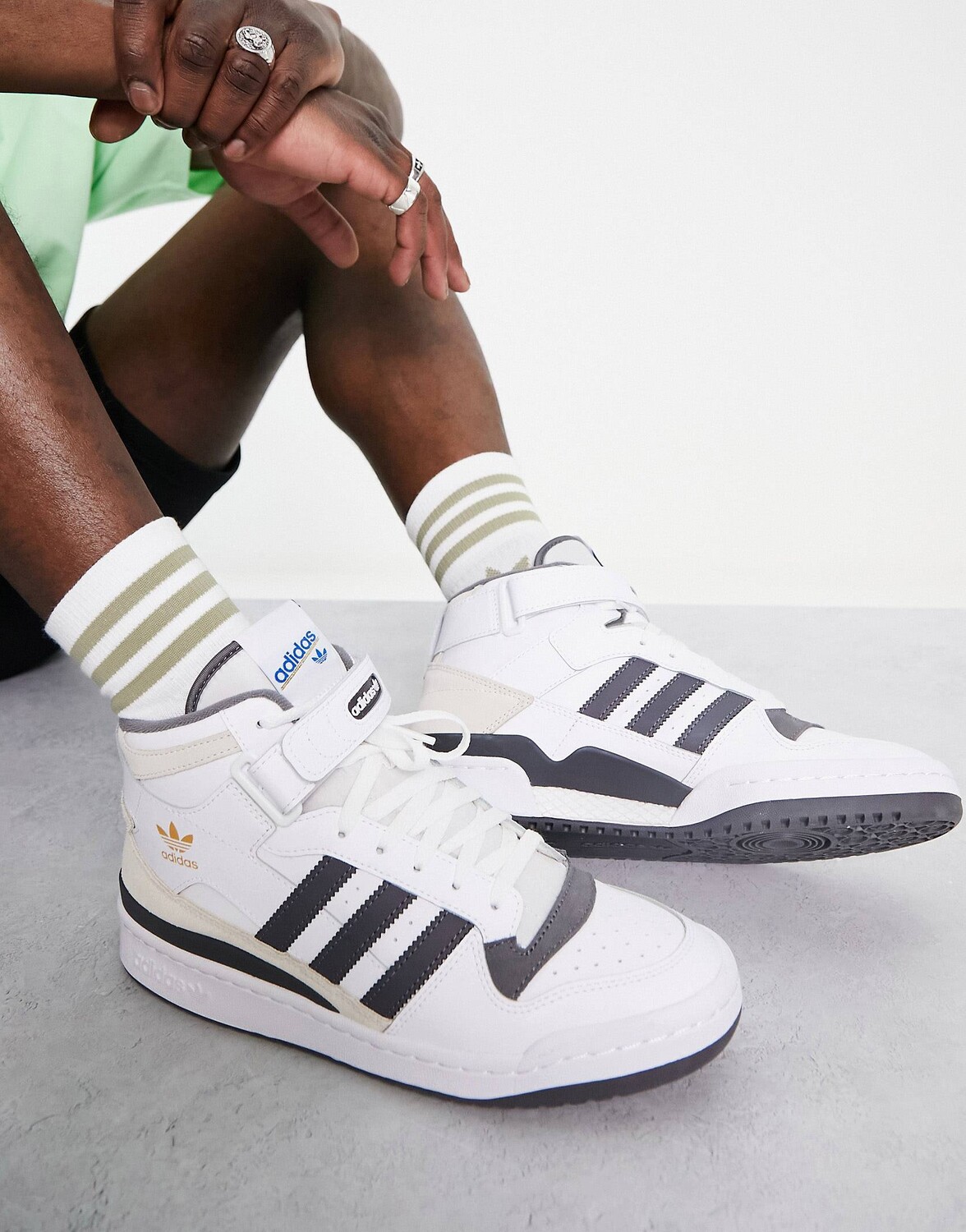 

Бело-серые кроссовки adidas Originals Forum Hi