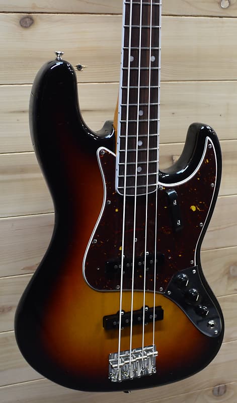 цена Новый Fender American Vintage II 1966 Electric Jazz Bass 3 Color Sunburst с футляром American Vintage II Jazz Bass