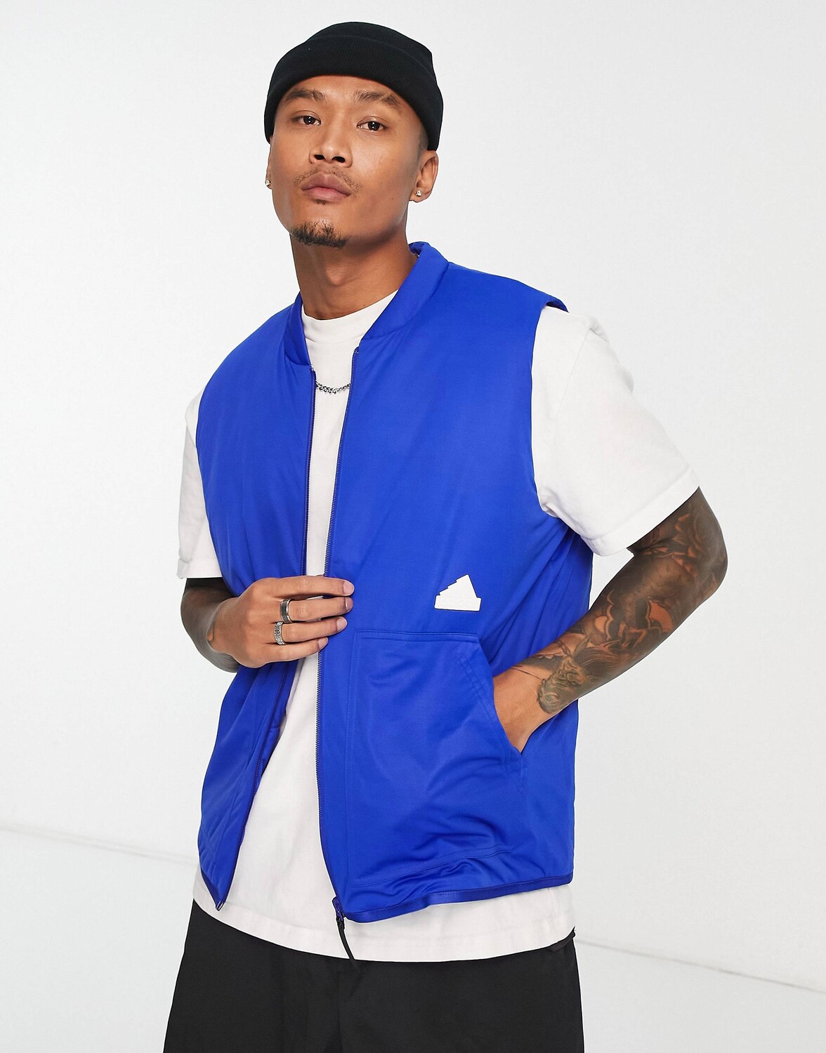 

Синий резиновый пуховик с логотипом adidas Sportswear Future Lounge