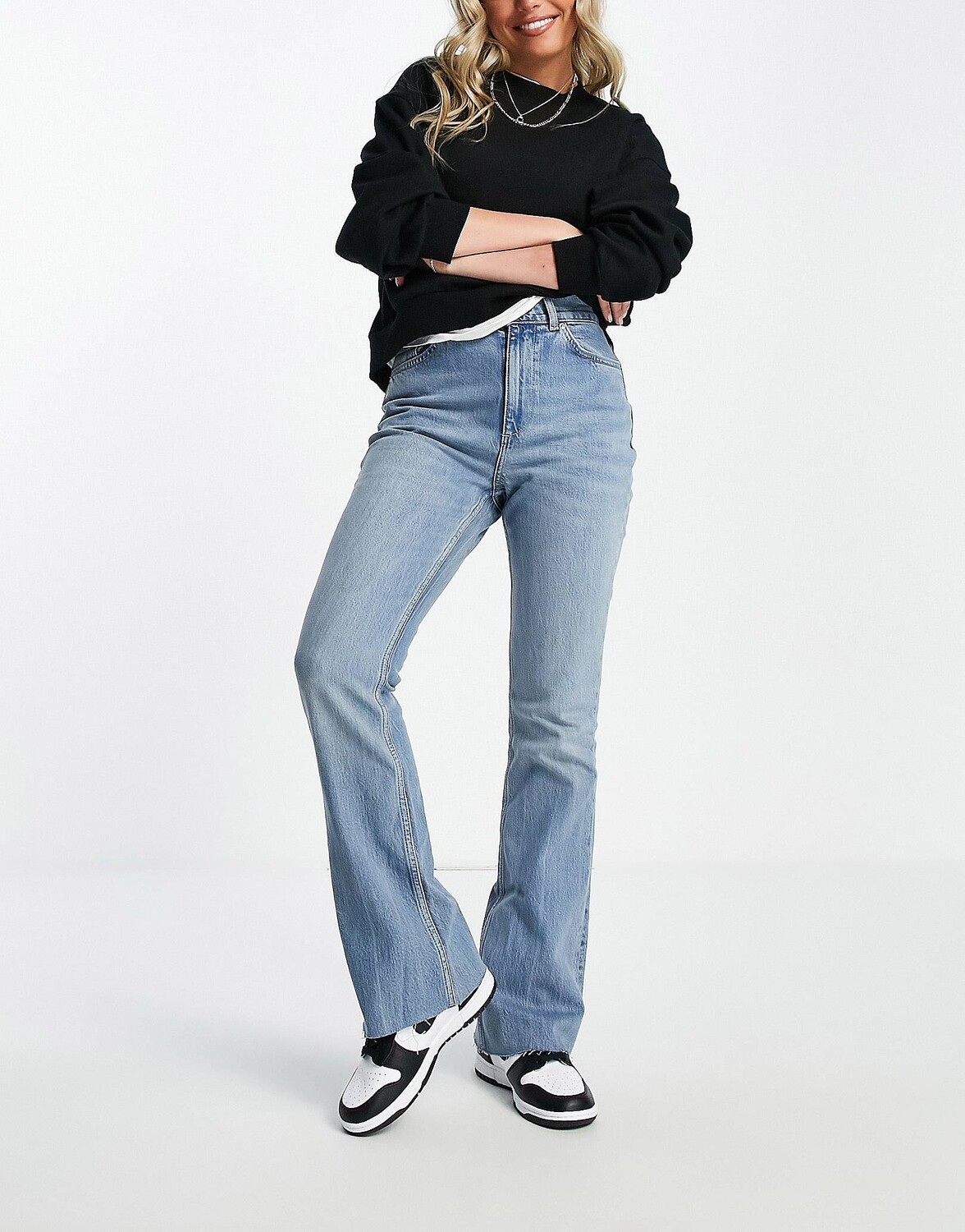 

Светлые расклешенные джинсы ASOS DESIGN 70-х