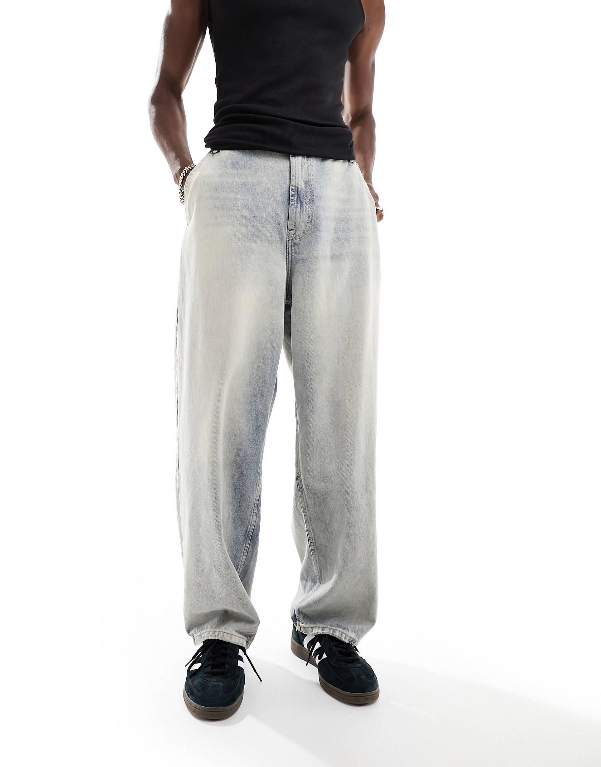 Джинсы Bershka Skater Fit, светло-синий джинсы bershka с потертостями 42 размер новые