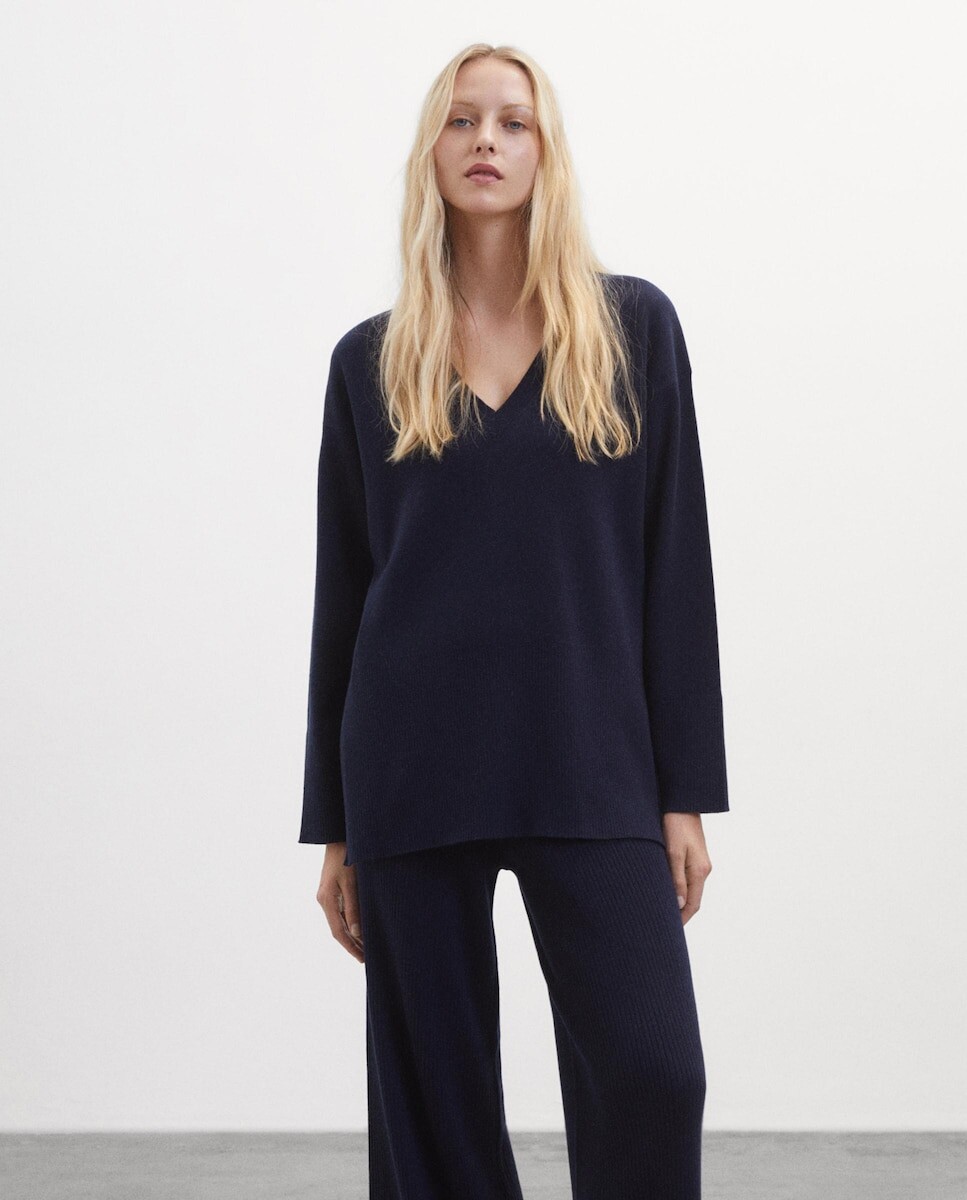 

Женский свитер с разрезами по бокам и V-образным вырезом Ecoalf, темно-синий