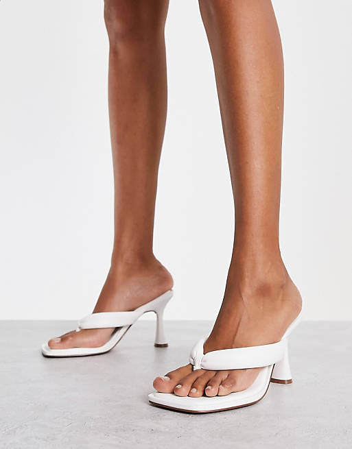 

Белые босоножки на каблуке с уплотненным носком и ремешками ASOS DESIGN Halle
