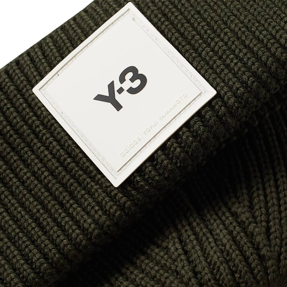 

шапка с логотипом Y-3