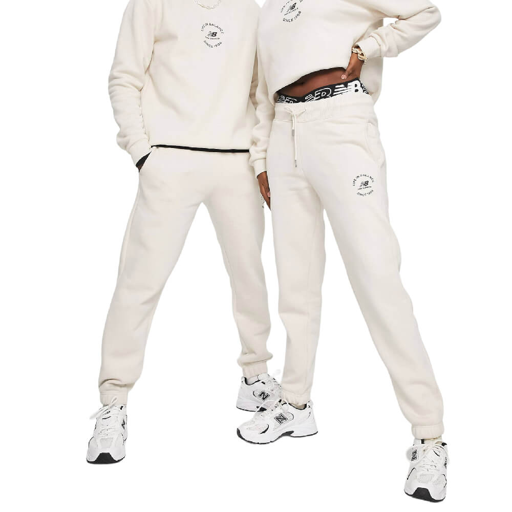 Спортивные брюки New Balance Unisex Life In Balance, светло-серый – купитьс доставкой из-за рубежа через платформу «CDEK.Shopping»