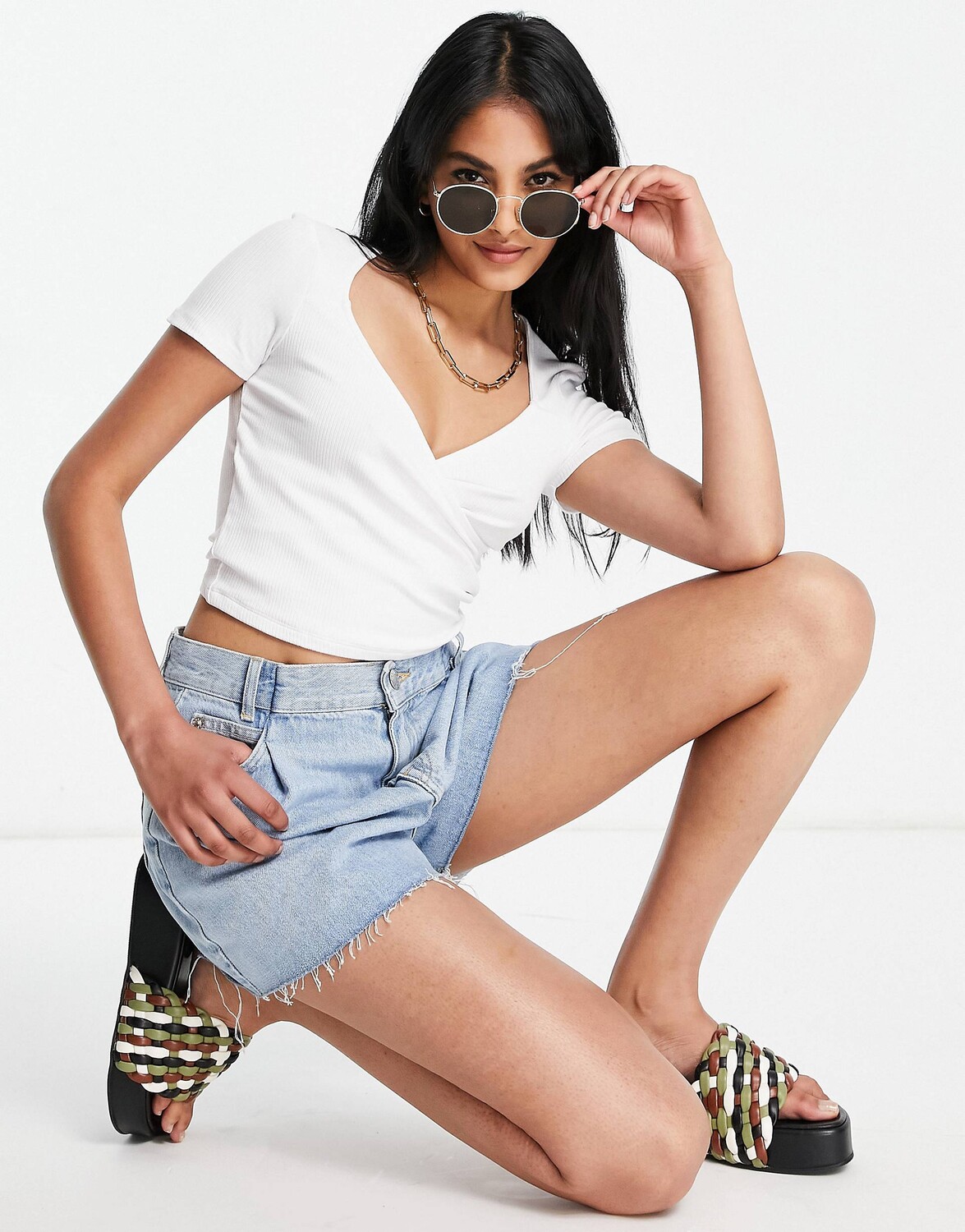 

Белый топ с запахом и короткими рукавами в рубчик ASOS DESIGN