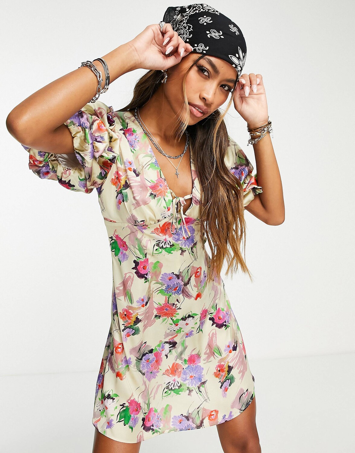 

Разноцветное платье мини с цветочным принтом Topshop Sketched