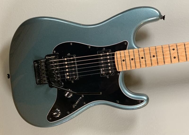

Contemporary Stratocaster HH FR - Gunmetal Metallic Squier
