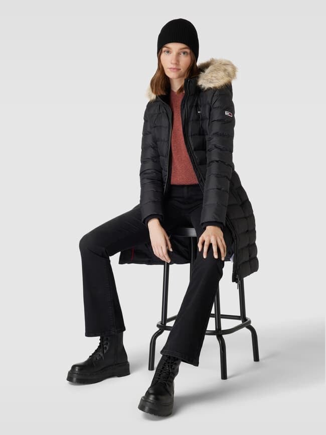 

Пуховик с пришитой этикеткой Tommy Jeans, черный
