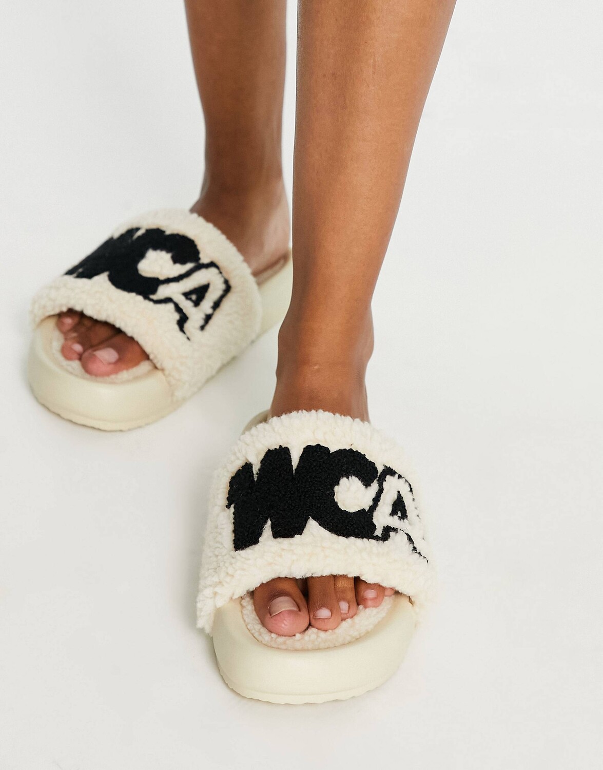 

Натуральные шлепанцы ASOS Weekend Collective
