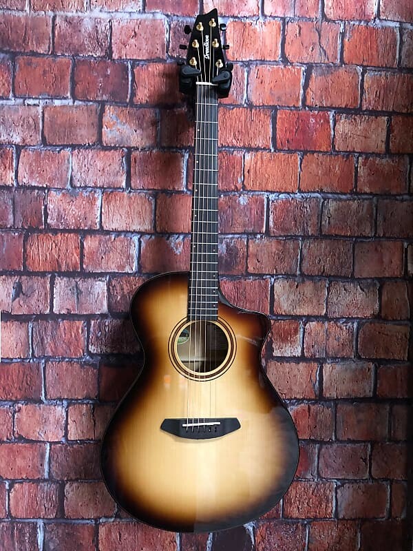 

Breedlove Artista Pro Series Concert CE с HSC Burnt Amber