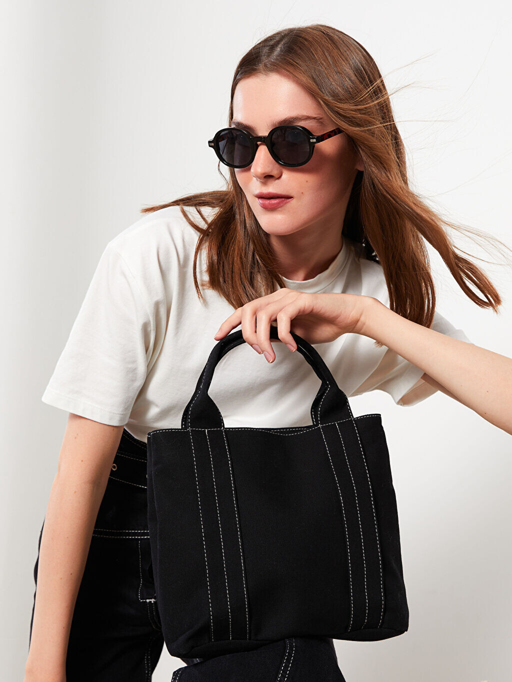 

Простая Женская сумка через плечо LCW Accessories